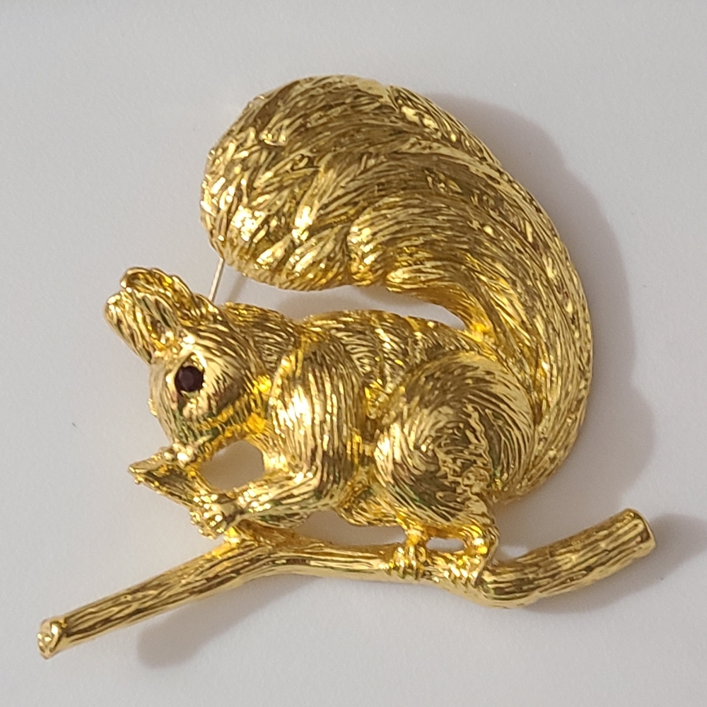 Squirrel Brooch Ruby Red Glass Eye Gold Fall Autumn Nature Woodland Animal NEW